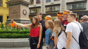 Sightseeing scavenger hunt for students